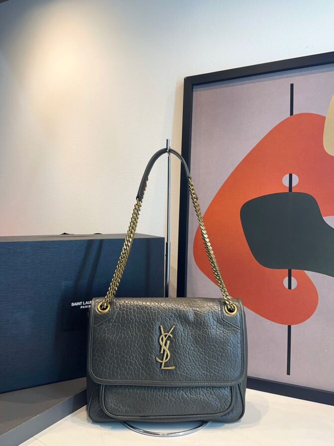 Bolsa YSL Niki G Granulada - Imagem 15