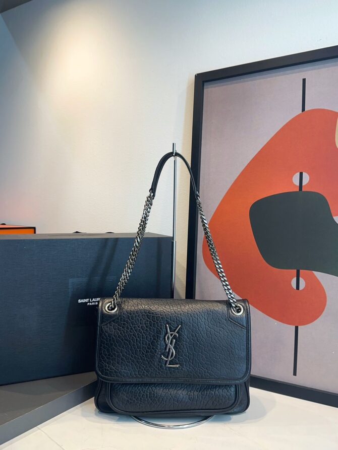 Bolsa YSL Niki G Granulada - Imagem 26