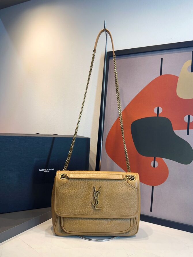 Bolsa YSL Niki G Granulada - Imagem 49