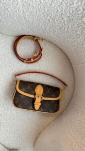 Bolsa Louis Vuitton Nano Diane Monogram - Marrom