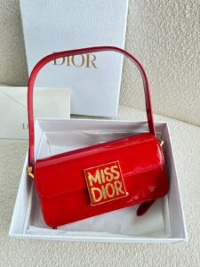 Bolsa Miss Dior com Aba - Vermelho