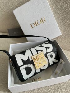 Bolsa Miss Dior Graffite com Aba - Preto/Branco