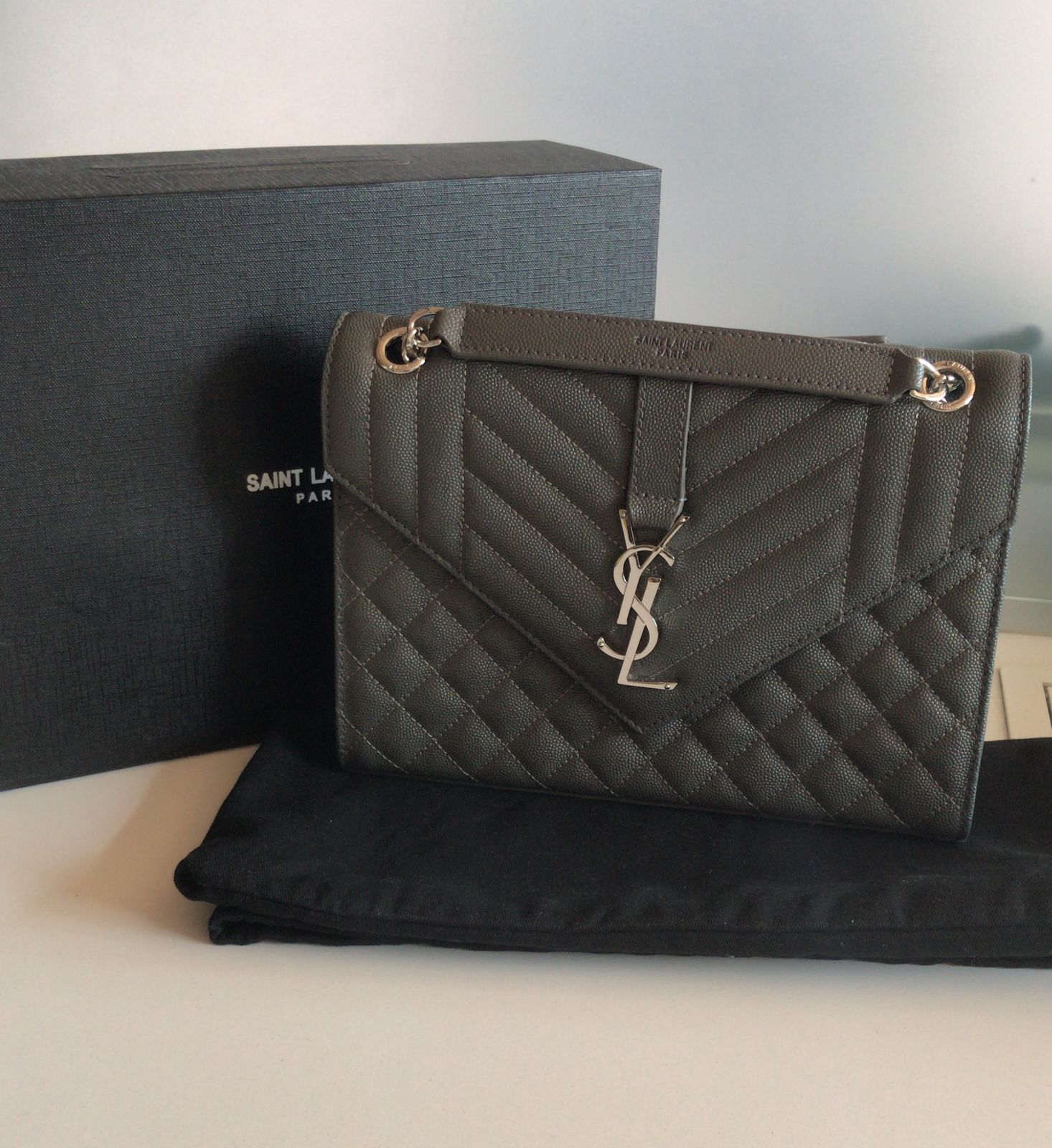 Bolsa YSL Envelope Grain de Poudre Media - Oferta - Imagem 2