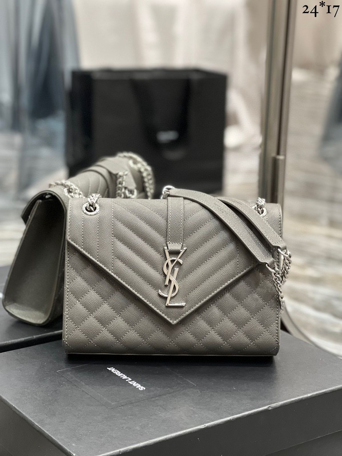 Bolsa YSL Envelope Grain de Poudre Media - Oferta