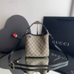 Bolsa Gucci Bucket Bag Monogram - Bege/Preto