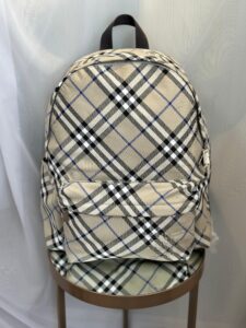 Mochila Burberry Check - Cinza/Preta