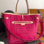Bolsa LV Neverfull Inside Out MM com Alça Longa - Marrom/Rosa