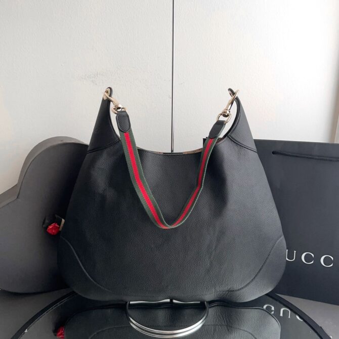 Bolsa Gucci B em Couro - Image 2