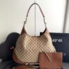 Bolsa Gucci B Monogram Media - Bege/Caramelo