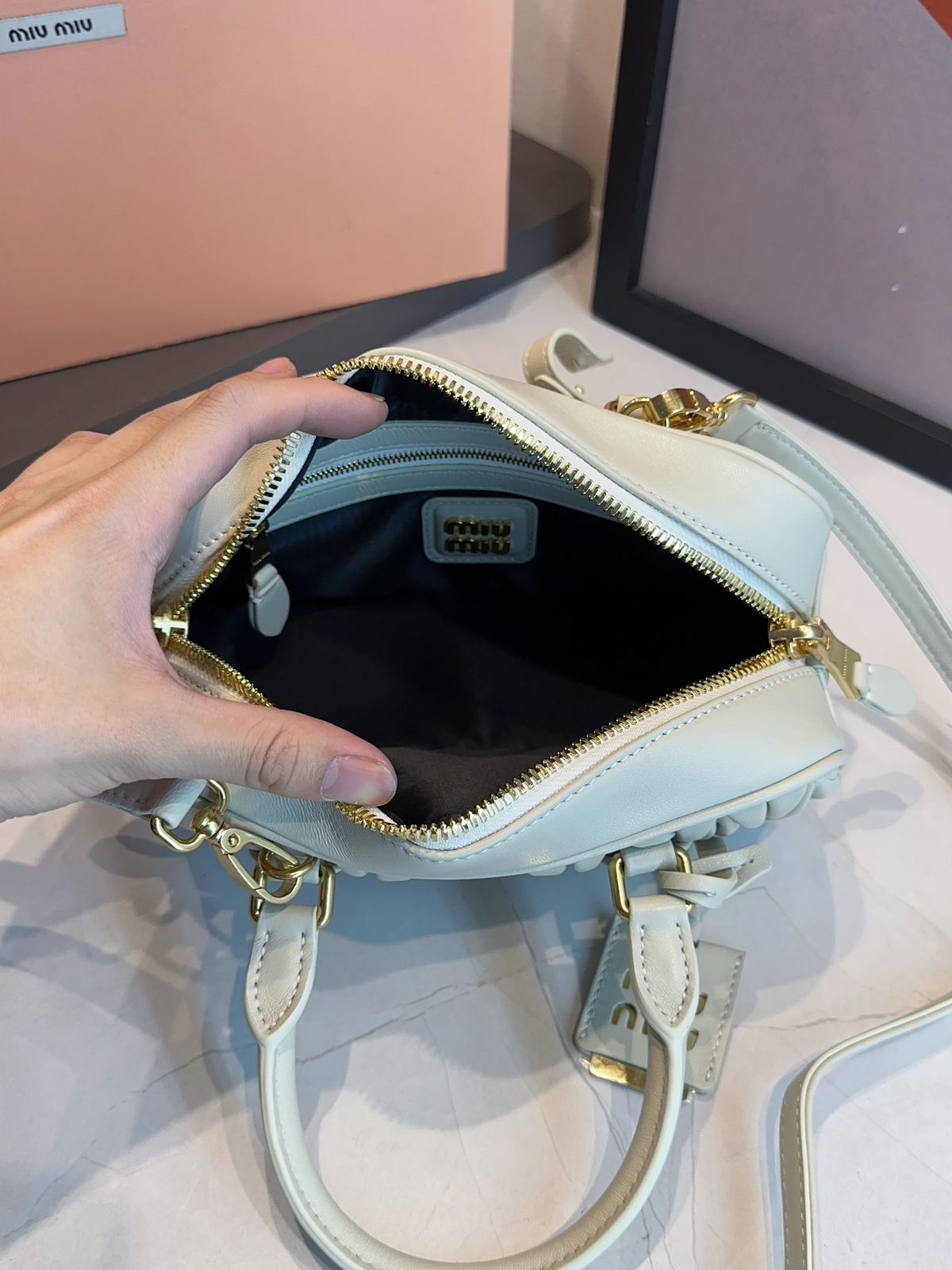 Bolsa Miu Miu Acardie Matelassê Media - Imagem 34