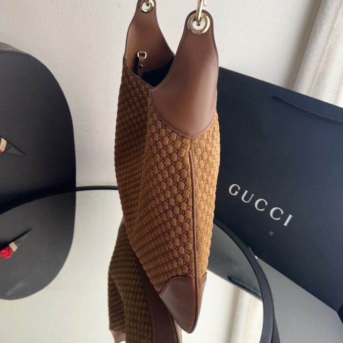 Bolsa Gucci B em Couro Camurça - Image 6