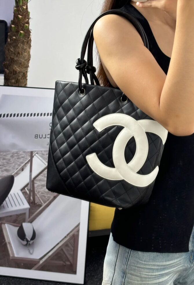 Bolsa Chanel Cambon Bicolor - Image 4