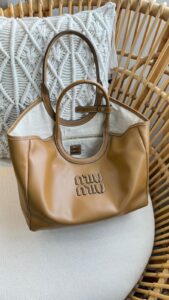 Bolsa Miu Miu Ivy em Couro - Caramelo
