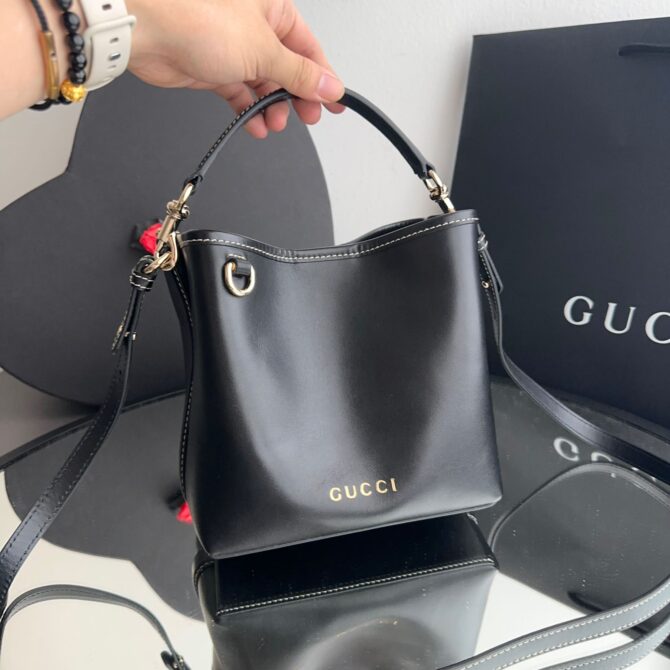 Bolsa Gucci Bucket Bag Emblem - Image 2