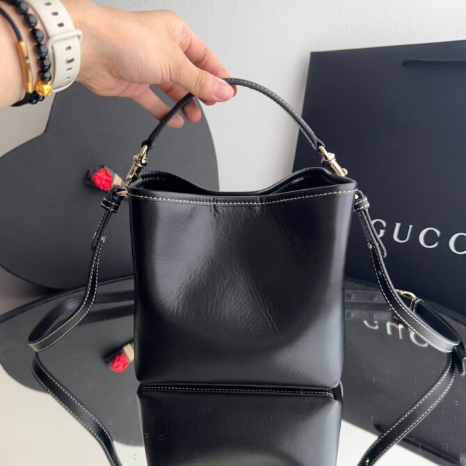 Bolsa Gucci Bucket Bag Emblem - Image 4