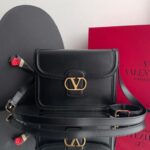 Bolsa Valentino Garavani 9TO5 Lisa - Preto