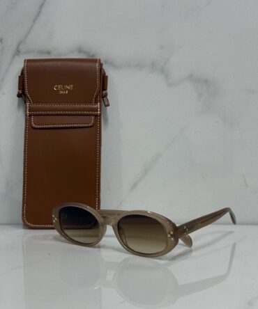 Óculos Solar Celine Oval com Assinatura