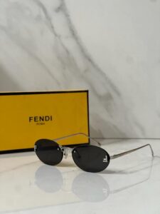 Óculos Solar Fendi First Crystal Oval - Preto/Prata