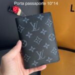 Porta Passaporte Louis Vuitton -Monograma Preto