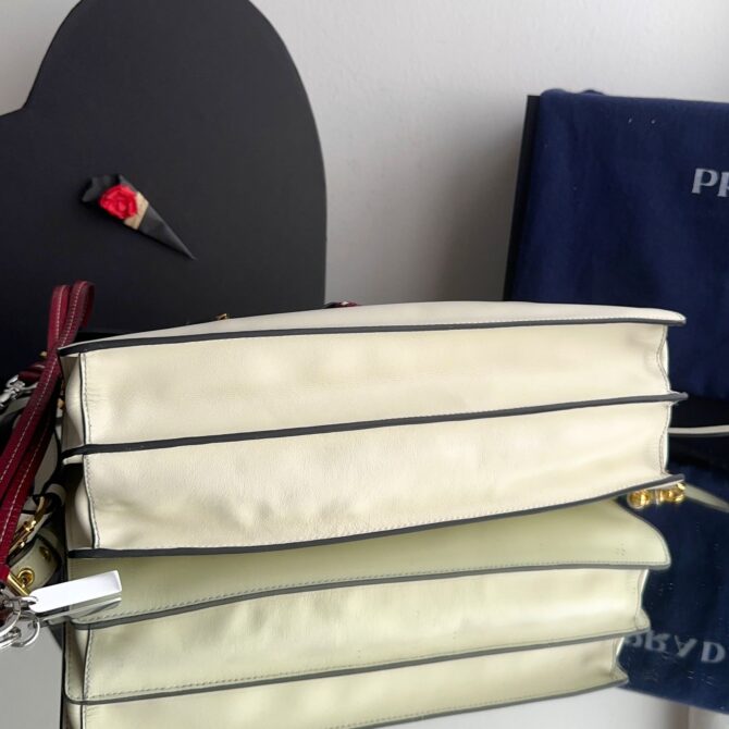 Bolsa Prada Soft Sound Pingentes Grande - Image 7