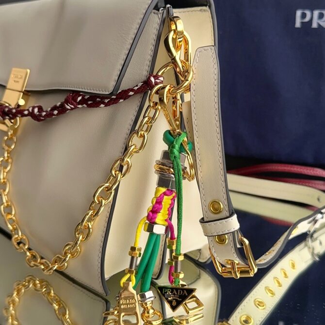 Bolsa Prada Soft Sound Pingentes Grande - Image 8