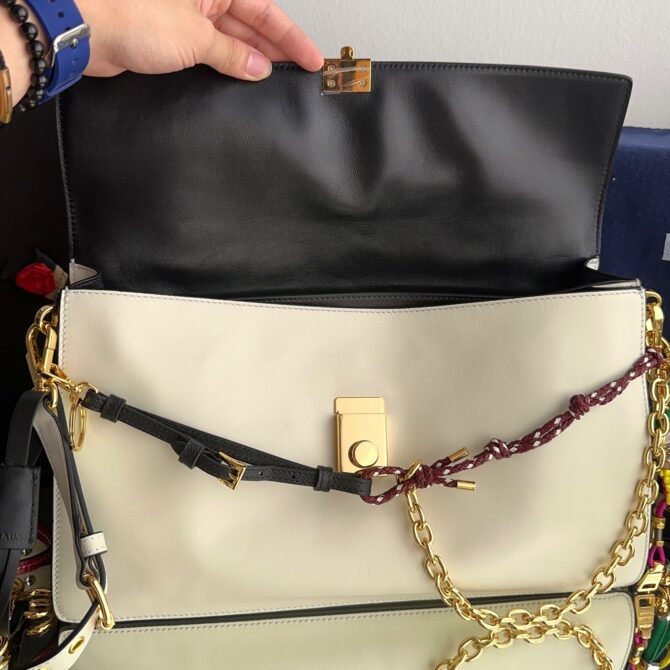 Bolsa Prada Soft Sound Pingentes Grande - Image 9