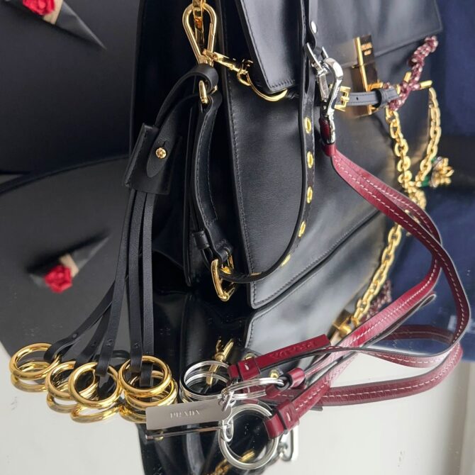 Bolsa Prada Soft Sound Pingentes Grande - Image 14