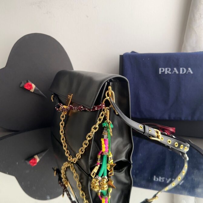 Bolsa Prada Soft Sound Pingentes Grande - Image 16