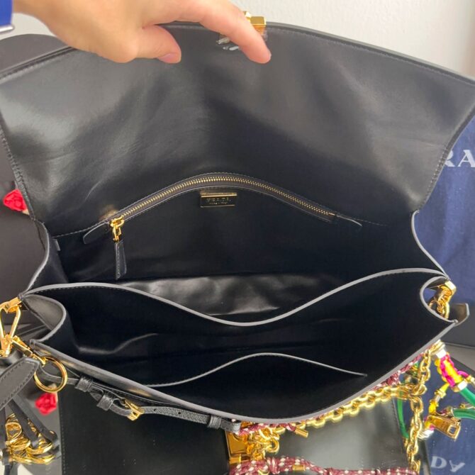 Bolsa Prada Soft Sound Pingentes Grande - Image 20