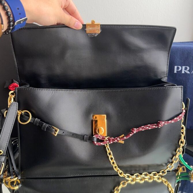 Bolsa Prada Soft Sound Pingentes Grande - Image 21