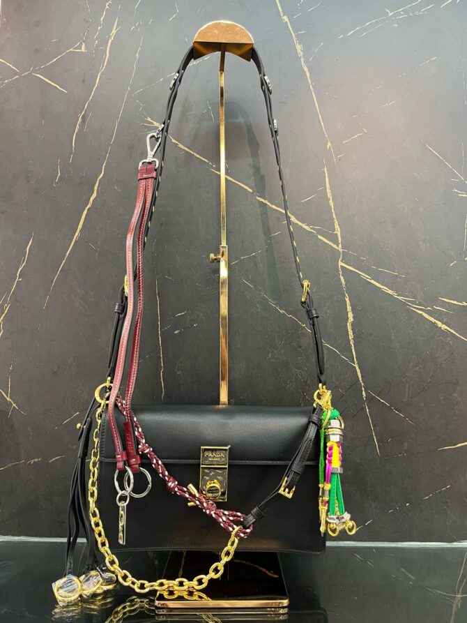 Bolsa Prada Soft Sound Pingentes Pequena