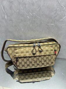Pochete Gucci Monogram GG