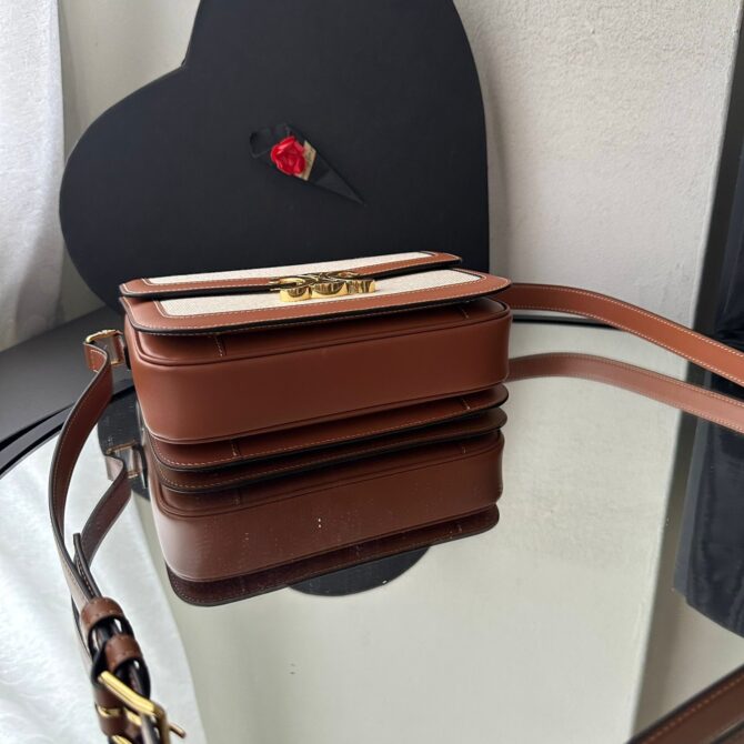 Bolsa Celine Triomphe Têxtil - Imagem 7