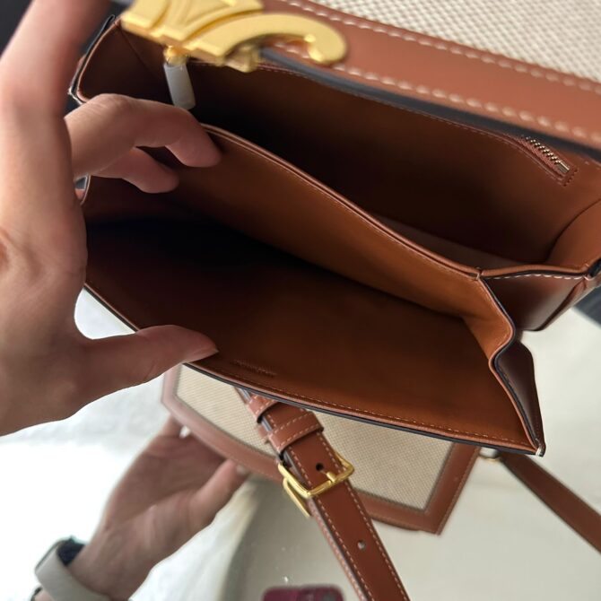 Bolsa Celine Triomphe Têxtil - Imagem 9