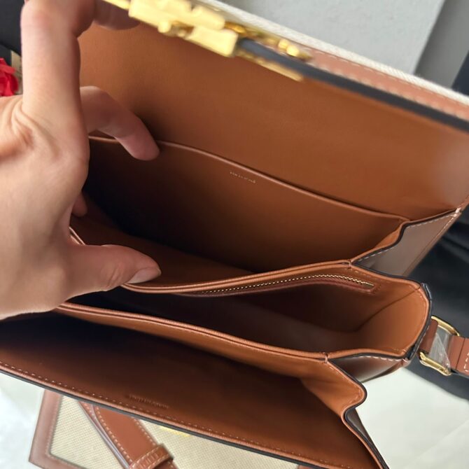 Bolsa Celine Triomphe Têxtil - Imagem 11