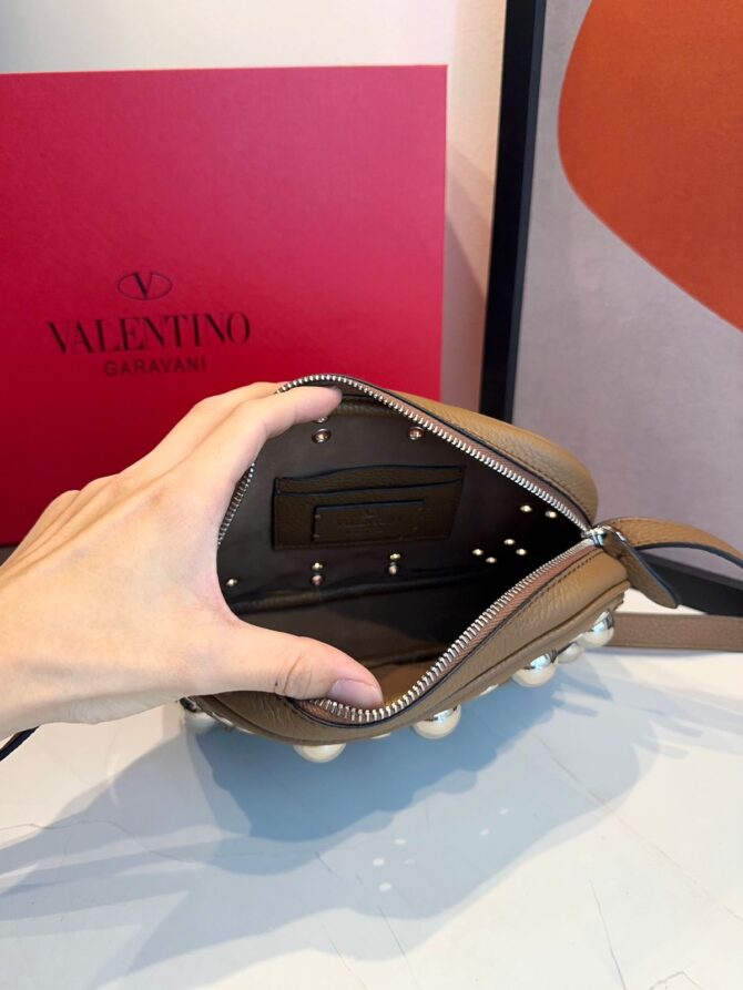 Bolsa Valentino Nellcôte Pequena - Imagem 14