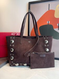 Bolsa Valentino tote Nellcôte média Camurça-Café