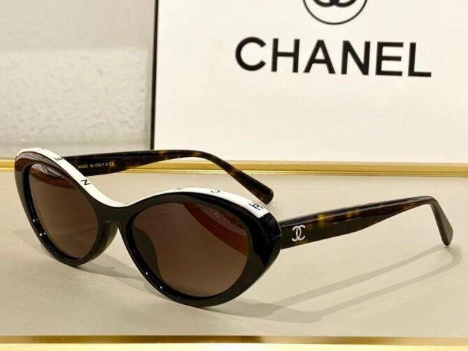 Óculos de Sol Chanel Oval