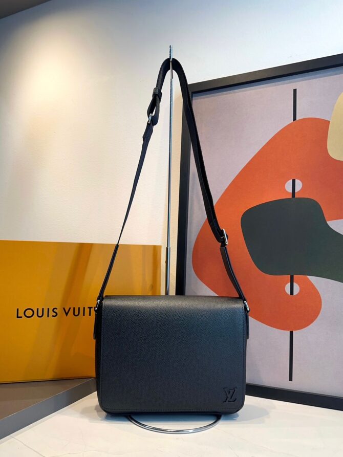 Bolsa LV District Preto PM - Imagem 2