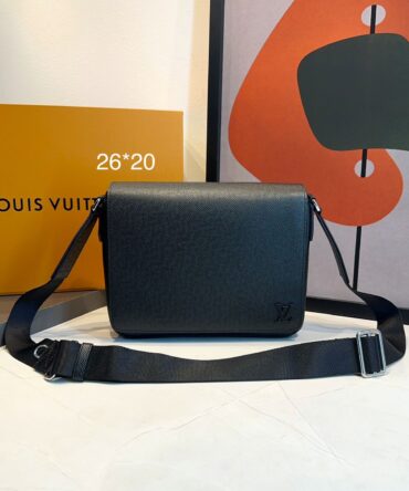 Bolsa LV District Preto PM