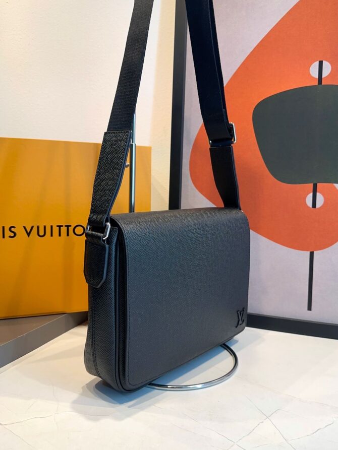 Bolsa LV District Preto PM - Imagem 5