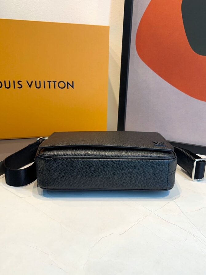 Bolsa LV District Preto PM - Imagem 8