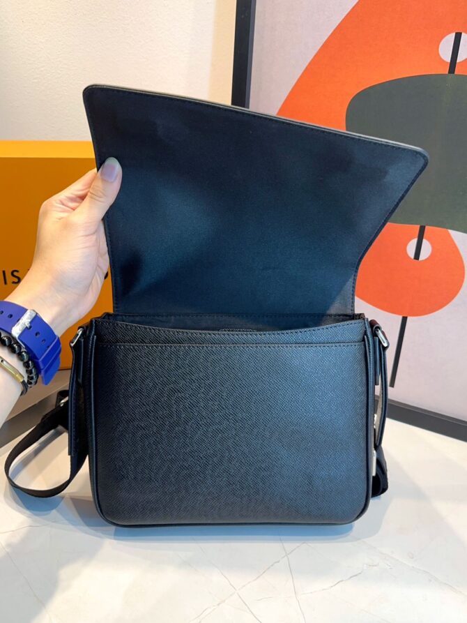 Bolsa LV District Preto PM - Imagem 10