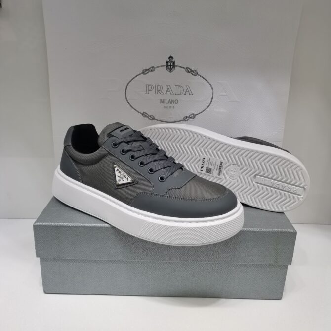 Tênis Prada Cinza com Branco