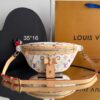 Pochete LV x TM High Rise