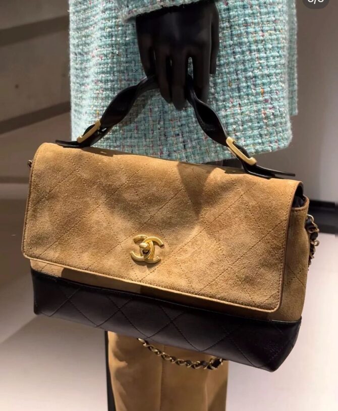 Bolsa Chanel Grande Com Aba e Alça Superior - Imagem 3