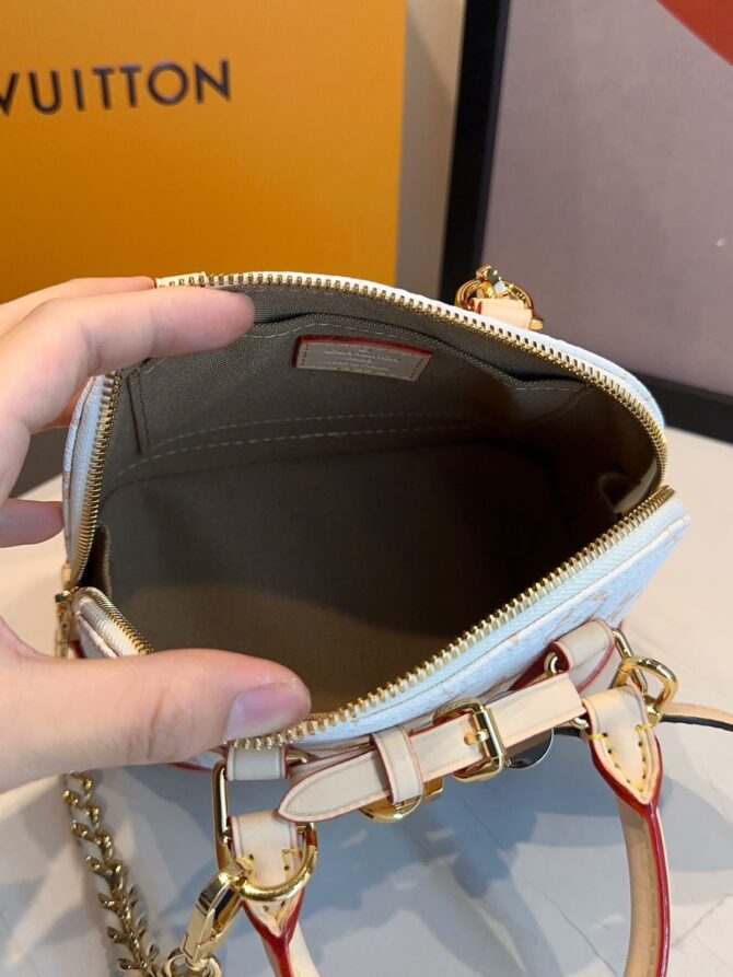 Bolsa LV Alma Nano Monograma Dune - Imagem 9