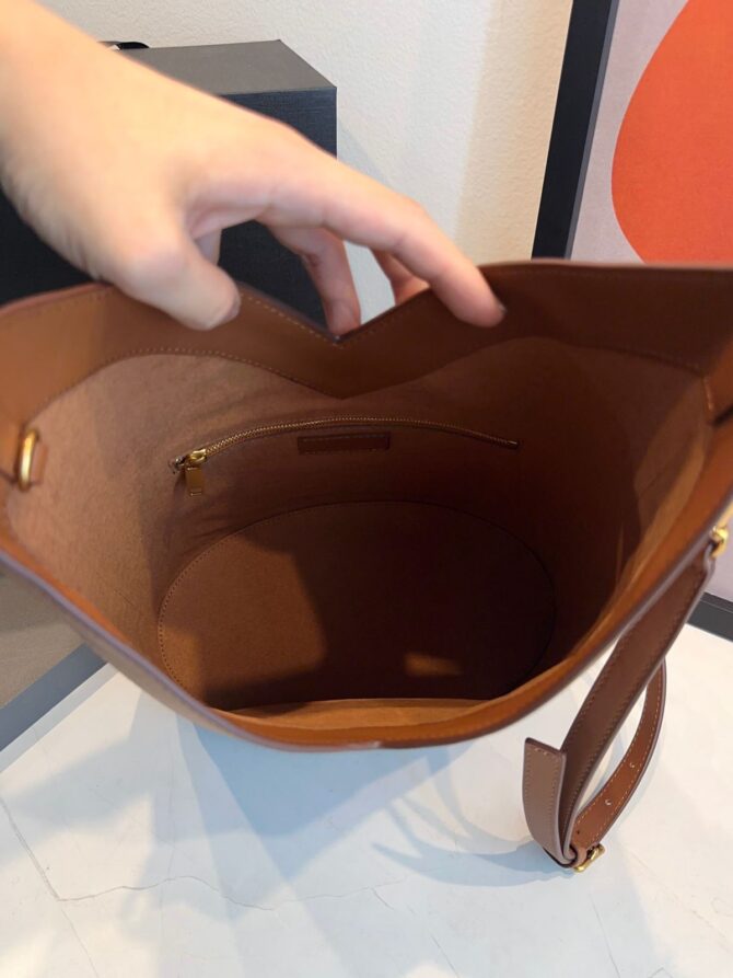 Bolsa YSL Bucket De Mão Em Couro - Imagem 9