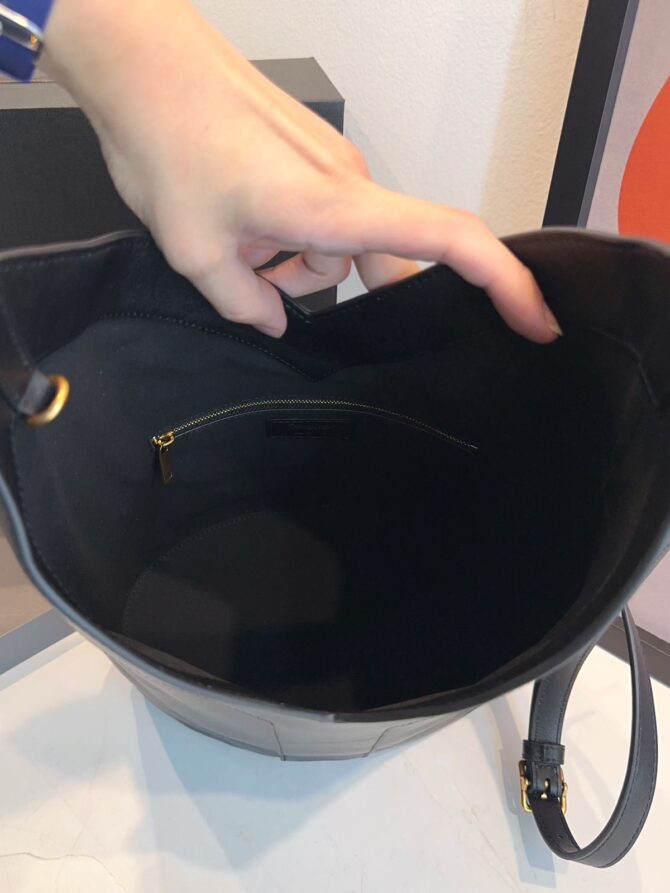 Bolsa YSL Bucket De Mão Em Couro - Imagem 14