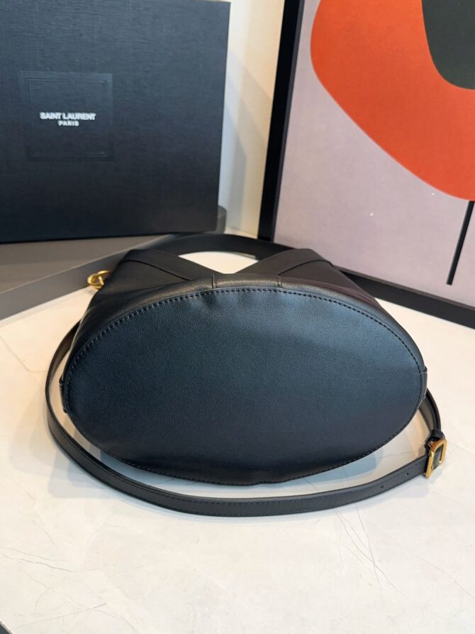 Bolsa YSL Bucket De Mão Em Couro - Imagem 15